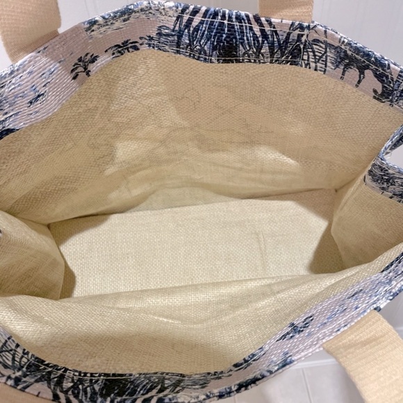 Limited Edition DIOR, Around the World - Picture 4 of 6